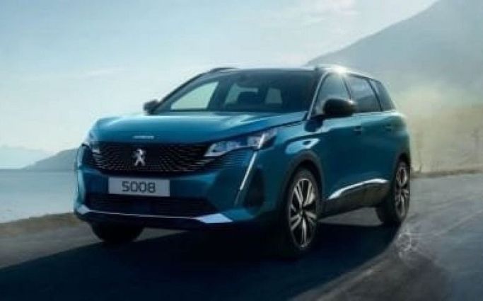 Новый Peugeot 5008 II Рестайлинг, 1.6 л, 2024 в Дубае от Mohamed Hakim Motors Синий цвет. GCC | AUTO.AE