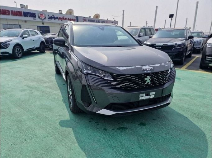 Новый Peugeot 5008 II Рестайлинг, 1.6 л, 2024 в Дубае от Mohamed Hakim Motors Серебристый цвет. Other | AUTO.AE