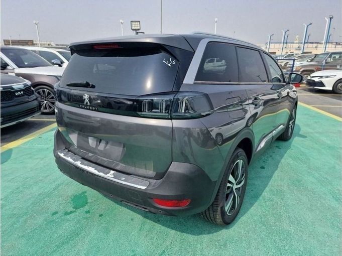 Новый Peugeot 5008 II Рестайлинг, 1.6 л, 2024 в Дубае от Mohamed Hakim Motors Серебристый цвет. Other | AUTO.AE