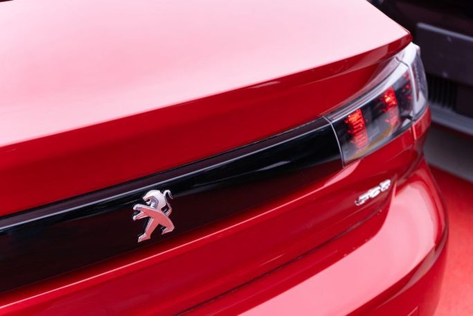 Новый Peugeot 508 II, 1.6 л, 2025 в Дубае от TRADEX FRANCE MOTORS Красный цвет. Other | AUTO.AE