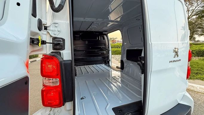 New Peugeot Expert III Facelift, 2024 in Dubai by Altass Motors, White color. Other | AUTO.AE