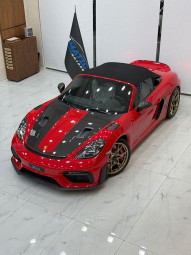 Новый Porsche 718 Spyder Black Badge I (982), 4.0 л, 2024 в Дубае от 4 Matic Motors Красный цвет. GCC | AUTO.AE