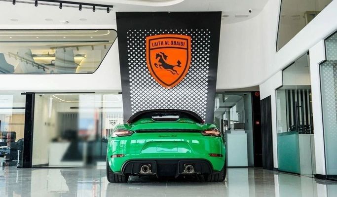 جديدة Porsche 718 Spyder Black Badge I (982), 4.0 l, 2024 في في دبي من Laith Alobaidi Motors، اللون أخضر. المواصفات الأوروبية | AUTO.AE