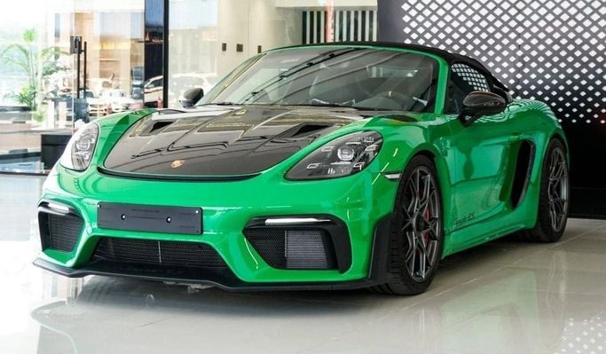 جديدة Porsche 718 Spyder Black Badge I (982), 4.0 l, 2024 في في دبي من Laith Alobaidi Motors، اللون أخضر. المواصفات الأوروبية | AUTO.AE