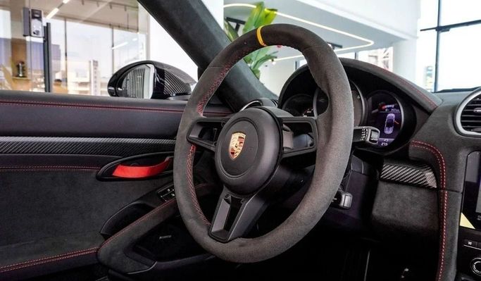 جديدة Porsche 718 Spyder Black Badge I (982), 4.0 l, 2024 في في دبي من Laith Alobaidi Motors، اللون أخضر. المواصفات الأوروبية | AUTO.AE