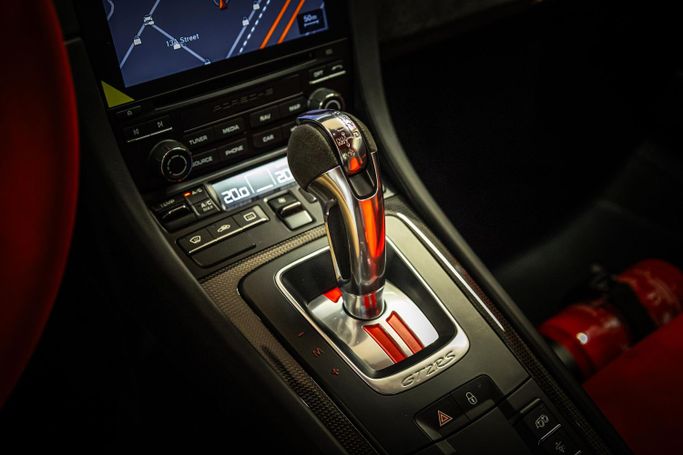 Новый Porsche 911 GT2 991, 3.8 л, 2018 в Дубае от PUPIL OF FATE MOTORS Красный цвет. GCC | AUTO.AE