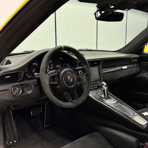 Подержанный Porsche 911 GT2 991, 3.8 л, 2018 в Дубае от AAA Motors Желтый цвет. Other | AUTO.AE