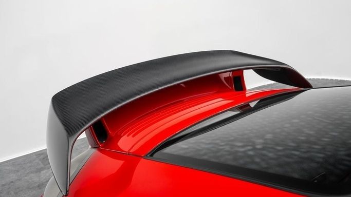 Used Porsche 911 GT2 996, 3.6 l, 2002 in Dubai by Al Ain Class Motors, Red color. European Specs | AUTO.AE