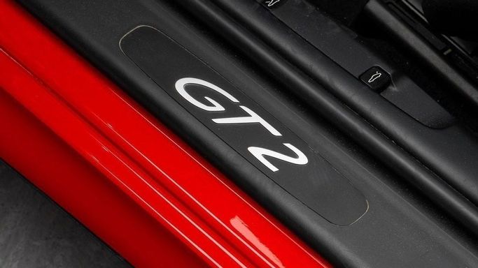 Used Porsche 911 GT2 996, 3.6 l, 2002 in Dubai by Al Ain Class Motors, Red color. European Specs | AUTO.AE