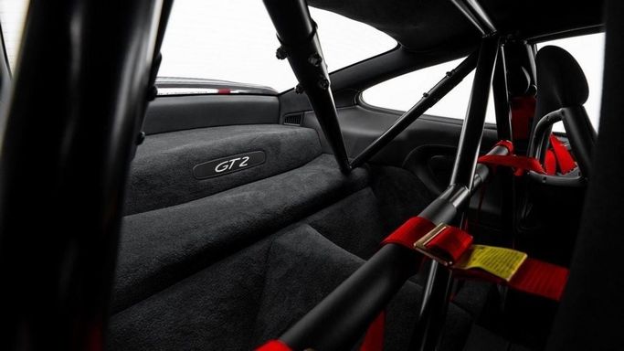Used Porsche 911 GT2 996, 3.6 l, 2002 in Dubai by Al Ain Class Motors, Red color. European Specs | AUTO.AE