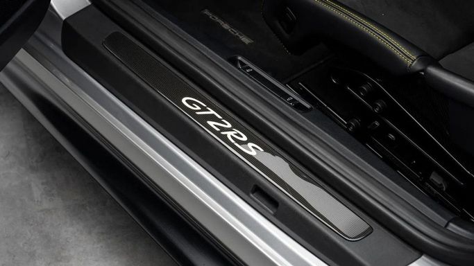 Подержанный Porsche 911 GT2 991, 3.8 л, 2019 в Дубае от Al Ain Class Motors Серый цвет. GCC | AUTO.AE