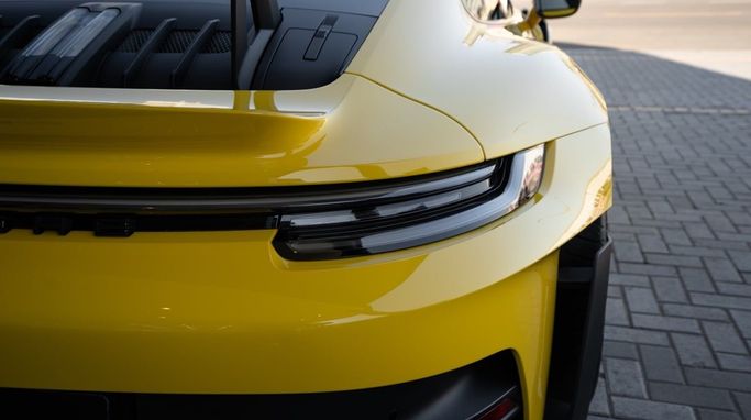 Porsche 911 GT3 RS 992, 2024 رياضي كوبيه rs للتأجير في في دبي من DEIZ، اللون أصفر | AUTO.AE