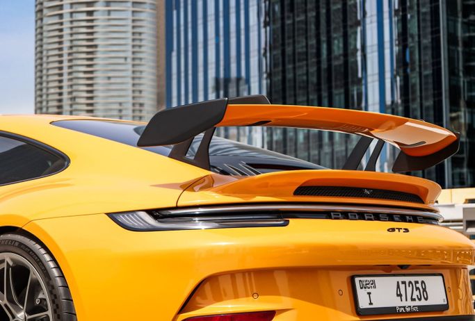 Porsche 911 GT3 992, 2023 رياضي كوبيه للتأجير في في دبي من POF RENTAL، اللون برتقالي | AUTO.AE