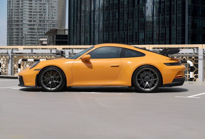 Porsche 911 GT3 992, 2023 رياضي كوبيه للتأجير في في دبي من POF RENTAL، اللون برتقالي | AUTO.AE