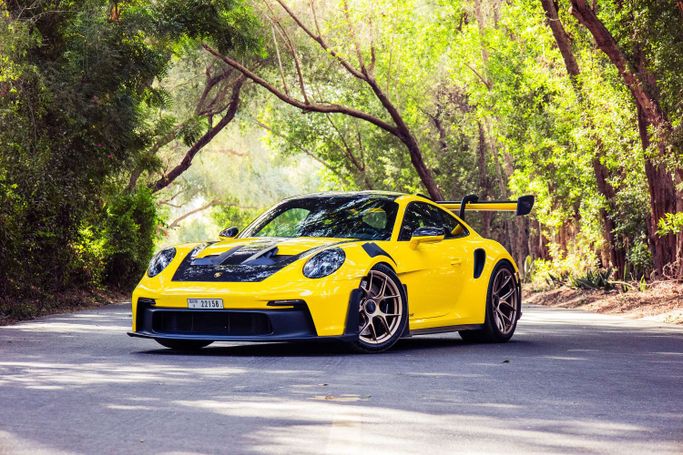 Porsche 911 GT3 RS 992, 2024 رياضي كوبيه rs للإيجار في في دبي من POF RENTAL، اللون أصفر | AUTO.AE