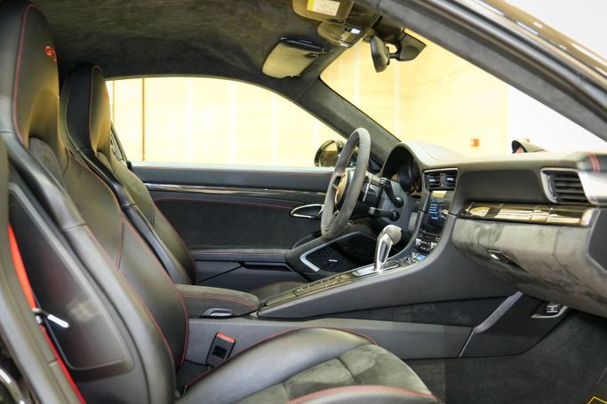 Подержанный Porsche 911 GT3 991 Рестайлинг, 4.0 л, 2018 в Дубае от ALO CARS USED CARS LLC Черный цвет. GCC | AUTO.AE
