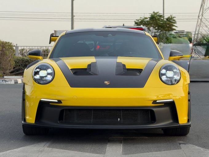 مستعمل Porsche 911 GT3 RS 992, 4.0 لتر, 2023 في في دبي من Royal Motors، اللون أصفر. مواصفات الخليج | AUTO.AE