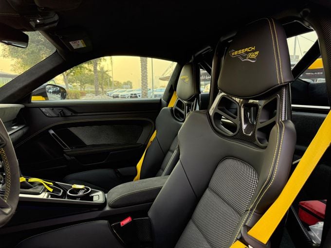 Подержанный Porsche 911 GT3 RS 992, 4.0 л, 2023 в Дубае от Royal Motors Желтый цвет. GCC | AUTO.AE