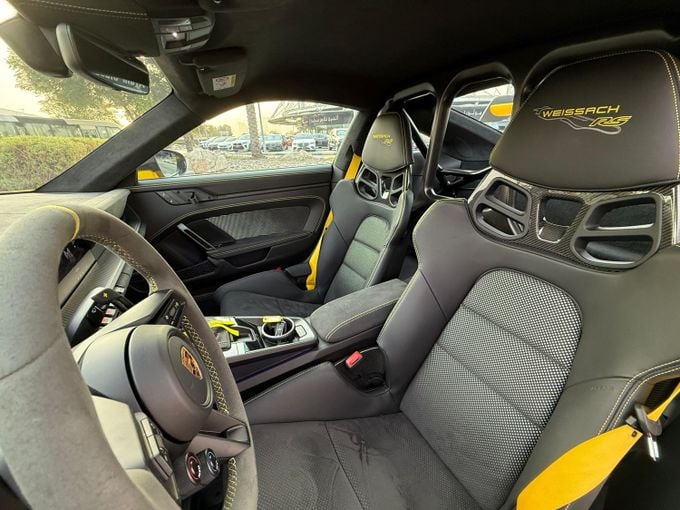 Подержанный Porsche 911 GT3 RS 992, 4.0 л, 2023 в Дубае от Royal Motors Желтый цвет. GCC | AUTO.AE