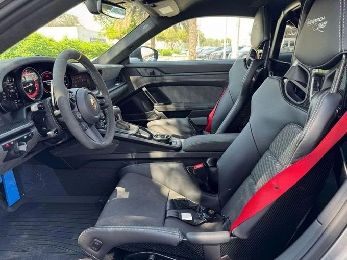 جديدة Porsche 911 GT3 Weissach Package 992 تجميل الوجه, 4.0 l, 2025 في في دبي من Royal Motors، اللون فضي. المواصفات الأوروبية | AUTO.AE