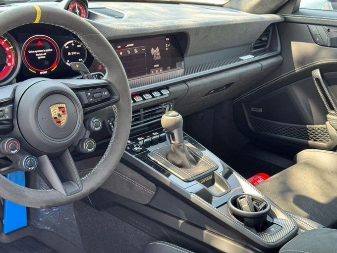جديدة Porsche 911 GT3 Weissach Package 992 تجميل الوجه, 4.0 l, 2025 في في دبي من Royal Motors، اللون فضي. المواصفات الأوروبية | AUTO.AE