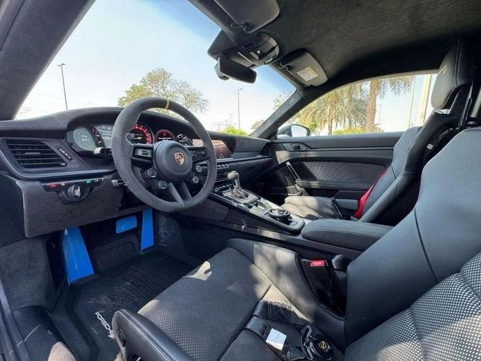 جديدة Porsche 911 GT3 Weissach Package 992 تجميل الوجه, 4.0 l, 2025 في في دبي من Royal Motors، اللون فضي. المواصفات الأوروبية | AUTO.AE