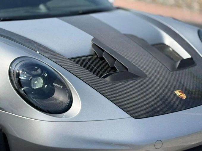 جديدة Porsche 911 GT3 Weissach Package 992 تجميل الوجه, 4.0 l, 2025 في في دبي من Royal Motors، اللون فضي. المواصفات الأوروبية | AUTO.AE