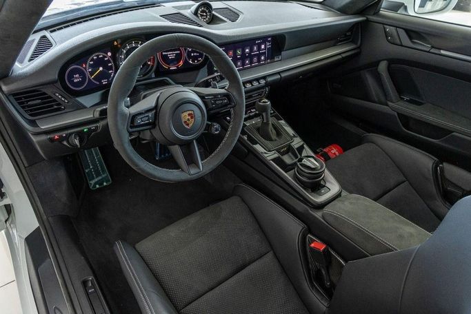 جديدة Porsche 911 GT3 992, 4.0 l, 2024 في في دبي من Laith Alobaidi Motors، اللون أبيض. المواصفات الأوروبية | AUTO.AE