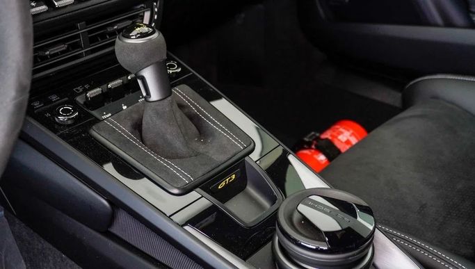 جديدة Porsche 911 GT3 992, 4.0 l, 2024 في في دبي من Laith Alobaidi Motors، اللون أبيض. المواصفات الأوروبية | AUTO.AE