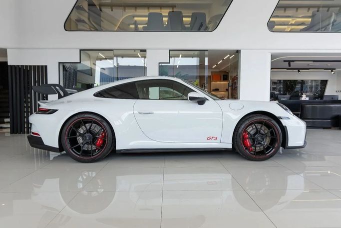 جديدة Porsche 911 GT3 992, 4.0 l, 2024 في في دبي من Laith Alobaidi Motors، اللون أبيض. المواصفات الأوروبية | AUTO.AE
