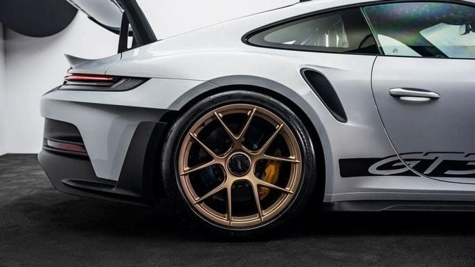 Подержанный Porsche 911 GT3 RS 992, 4.0 л, 2024 в Дубае от Al Ain Class Motors Серый цвет. GCC | AUTO.AE