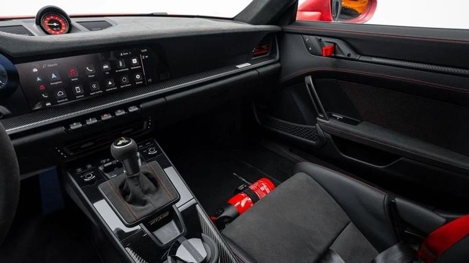 Новый Porsche 911 GT3 RS 992, 4.0 л, 2024 в Дубае от Al Ain Class Motors Красный цвет. GCC | AUTO.AE