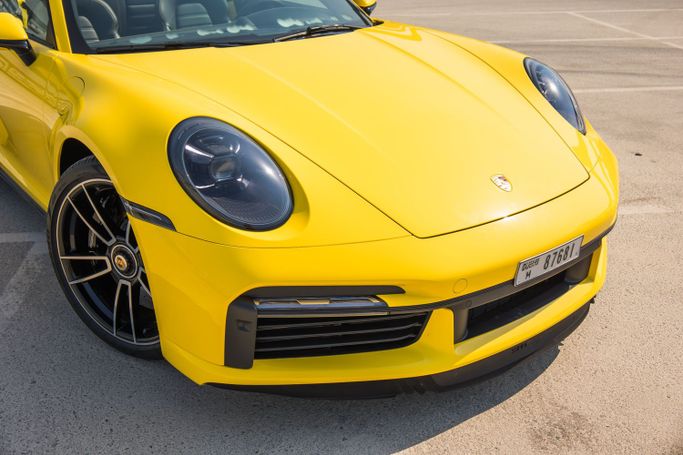 Porsche 911 Carrera GTS VIII (992), 2023 رياضي قابلة للتحويل للتأجير في في دبي من POF RENTAL، اللون أصفر | AUTO.AE