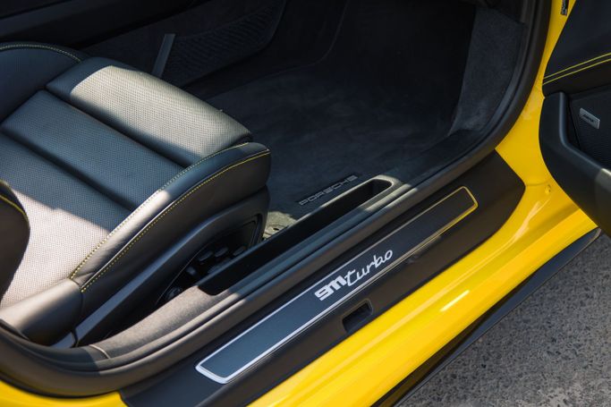 Porsche 911 Carrera GTS VIII (992), 2023 رياضي قابلة للتحويل للتأجير في في دبي من POF RENTAL، اللون أصفر | AUTO.AE