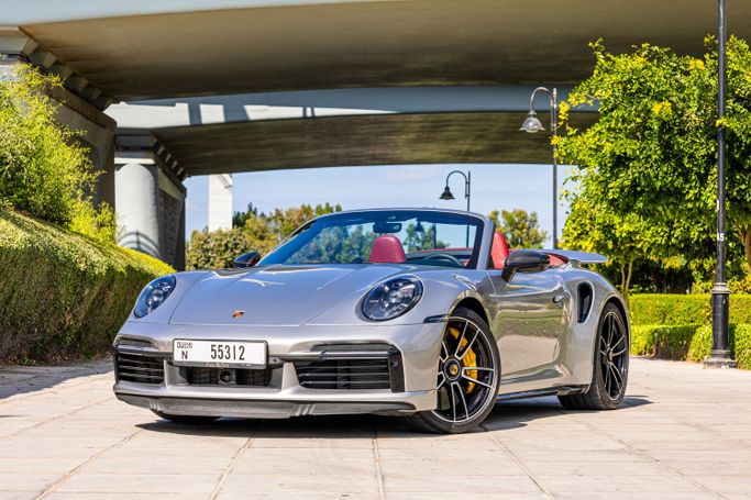 Porsche 911 Carrera GTS VIII (992), 2024 кабриолет спорт класса в Дубае от POF RENTAL серебристый цвет | AUTO.AE