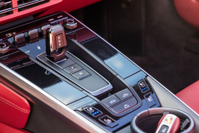 Porsche 911 Carrera GTS VIII (992), 2024 رياضي قابلة للتحويل للتأجير في في دبي من POF RENTAL، اللون فضي | AUTO.AE