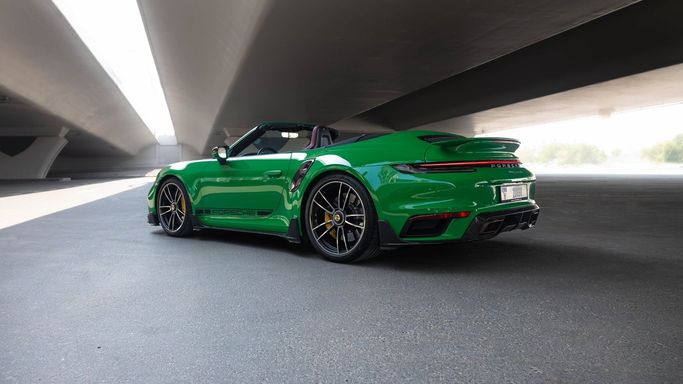 Porsche 911 Turbo S VIII (992), 2023 رياضي قابلة للتحويل للتأجير في في دبي من AVA car rental، اللون أخضر | AUTO.AE