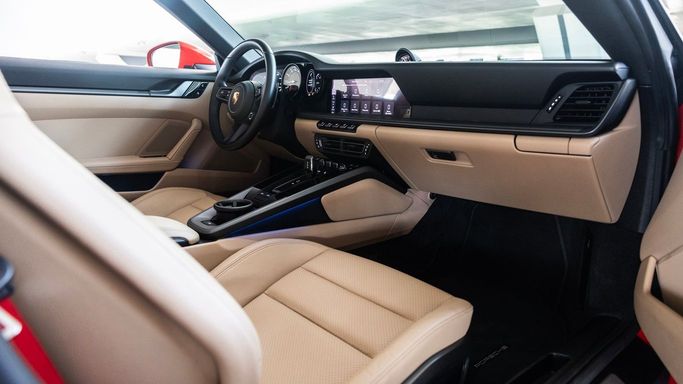 Porsche 911 4 VIII (992), 2021 رياضي تارغا targa للتأجير في في دبي من AVA car rental، اللون أحمر | AUTO.AE