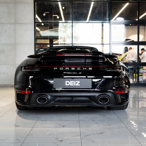 Porsche 911 Turbo S VIII (992), 2023 رياضي قابلة للتحويل للتأجير في في دبي من DEIZ، اللون أسود | AUTO.AE