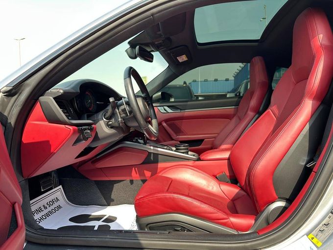 مستعملة Porsche 911 Carrera VIII (992), 3.0 l, 2021 في في دبي من Philippine Used Cars Showroom، اللون فضي. مواصفات الخليج | AUTO.AE