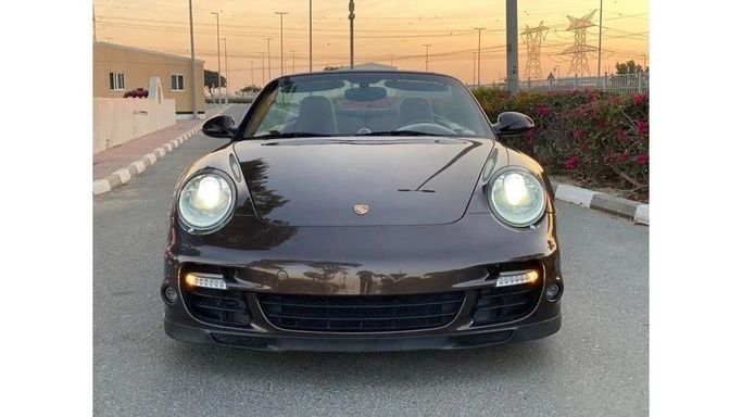 Подержанный Porsche 911 VI (997) Рестайлинг, 3.8 л, 2008 в Дубае от Royal Motors Коричневый цвет. GCC | AUTO.AE
