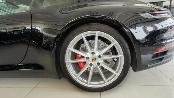 مستعملة Porsche 911 Carrera 4S VIII (992), 3.0 l, 2024 في في دبي من Laith Alobaidi Motors، اللون أسود. المواصفات الكورية | AUTO.AE