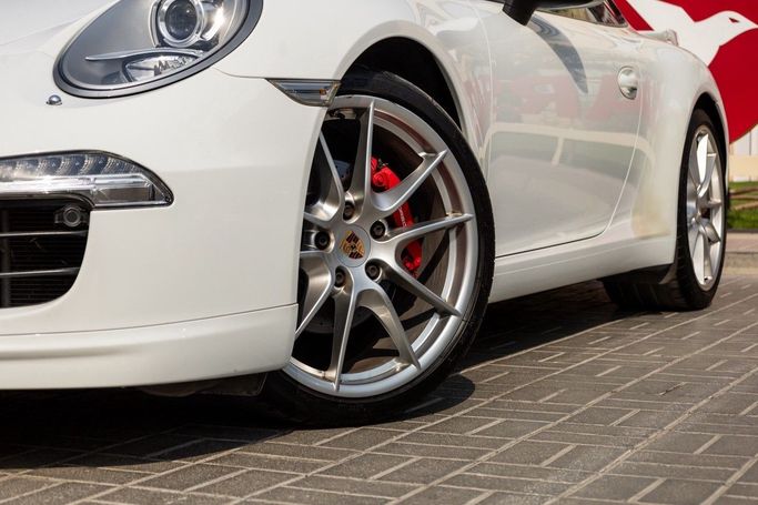 مستعملة Porsche 911 Carrera 4 VII (991), 3.4 l, 2014 في في دبي من Linda Cars، اللون أبيض. مواصفات الخليج | AUTO.AE