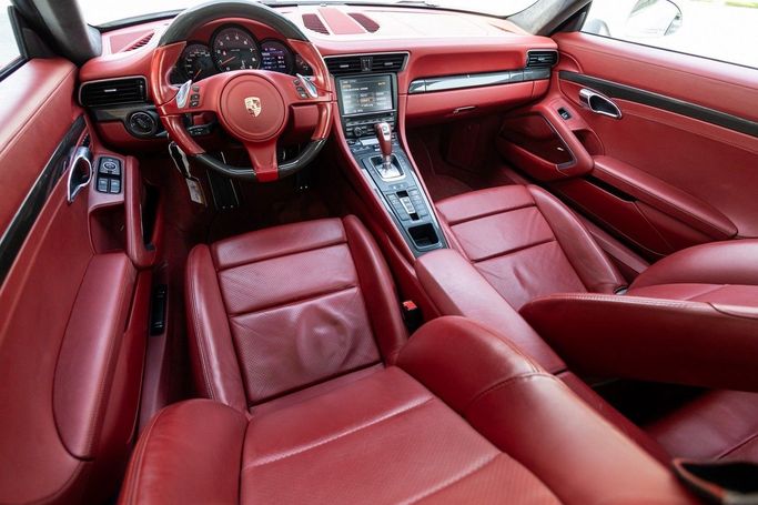 مستعملة Porsche 911 Carrera 4 VII (991), 3.4 l, 2014 في في دبي من Linda Cars، اللون أبيض. مواصفات الخليج | AUTO.AE