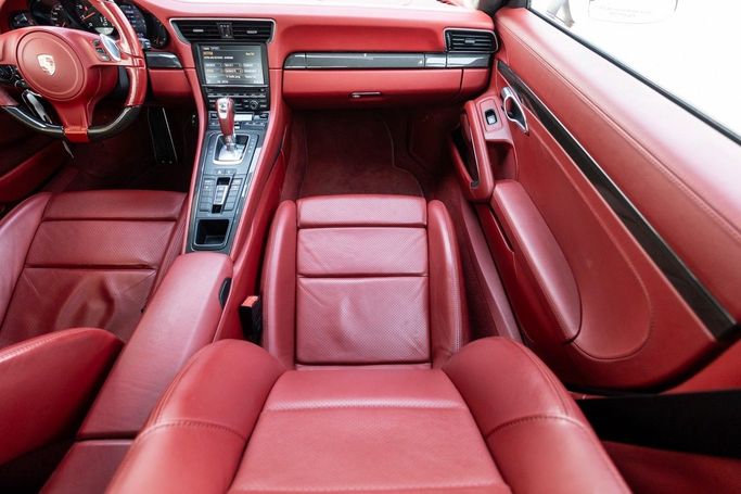 مستعملة Porsche 911 Carrera 4 VII (991), 3.4 l, 2014 في في دبي من Linda Cars، اللون أبيض. مواصفات الخليج | AUTO.AE