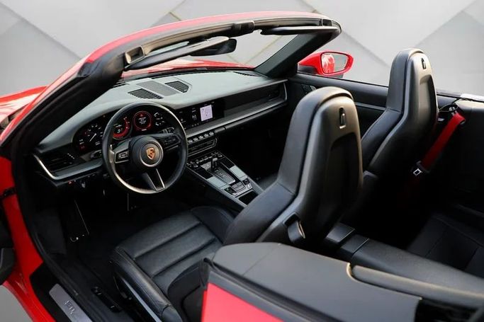 مستعملة Porsche 911 Carrera VIII (992), 3.0 l, 2022 في في دبي من Mohammad Alkarak Motors، اللون أحمر. مواصفات الخليج | AUTO.AE