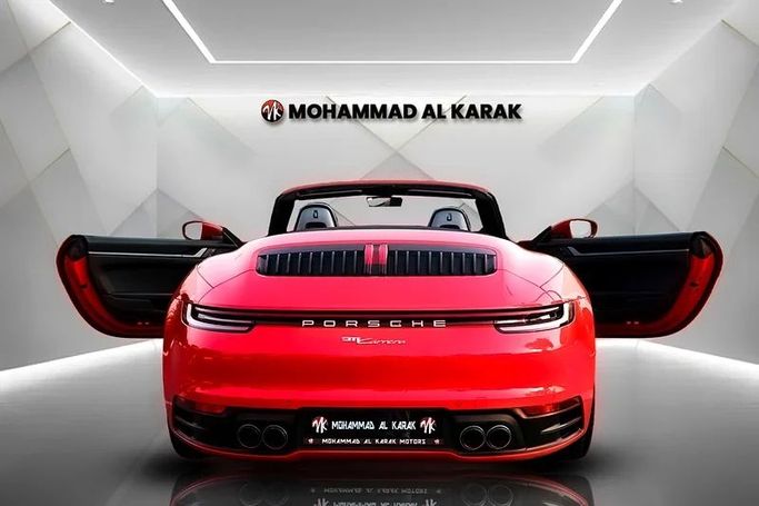 مستعملة Porsche 911 Carrera VIII (992), 3.0 l, 2022 في في دبي من Mohammad Alkarak Motors، اللون أحمر. مواصفات الخليج | AUTO.AE
