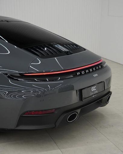 Подержанный Porsche 911 Carrera VIII (992) Рестайлинг, 3.0 л, 2025 в Дубае от GCC Super Motors Серый цвет. GCC | AUTO.AE