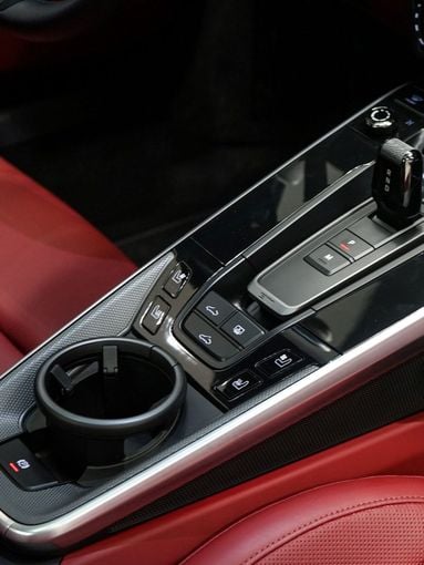 Подержанный Porsche 911 Turbo VIII (992), 3.7 л, 2022 в Дубае от AAA Motors Белый цвет. GCC | AUTO.AE