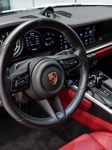 Подержанный Porsche 911 Turbo VIII (992), 3.7 л, 2022 в Дубае от AAA Motors Белый цвет. GCC | AUTO.AE